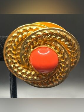 Vintage gold tone brooch scarf clip faux coral cabochon swirl statement